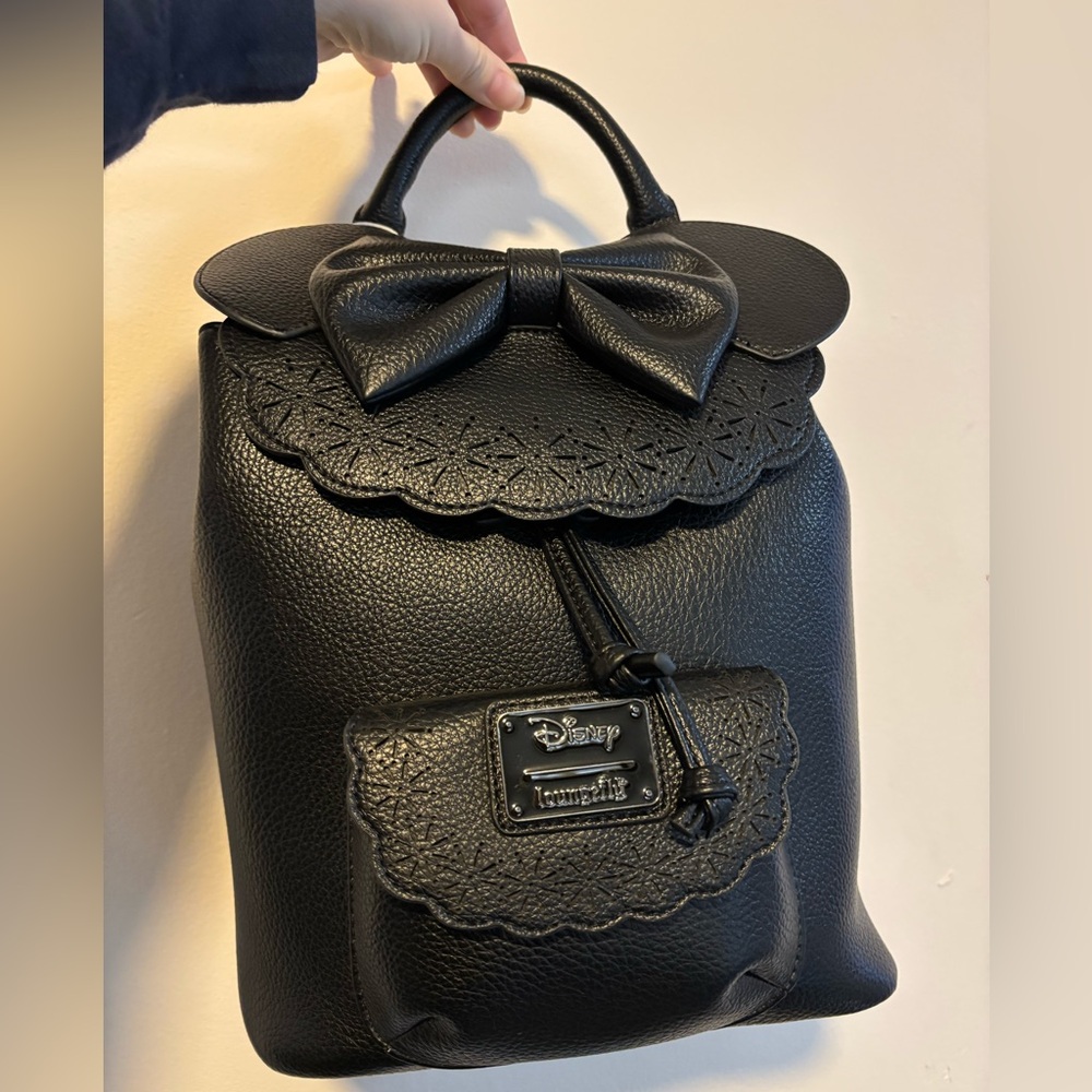 Disney Minnie Mouse Loungefly Backpack Black Pebble, scalloped edging